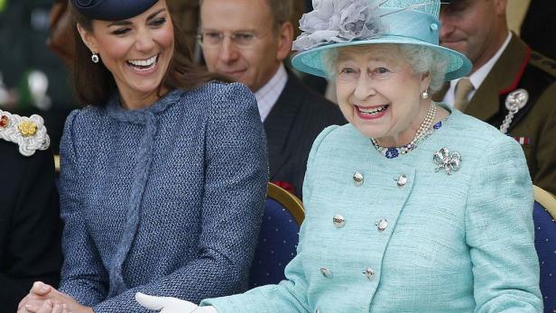 Welche "Marotte" Queen Elizabeth hat, wenn sie neue Leute kennenlernt