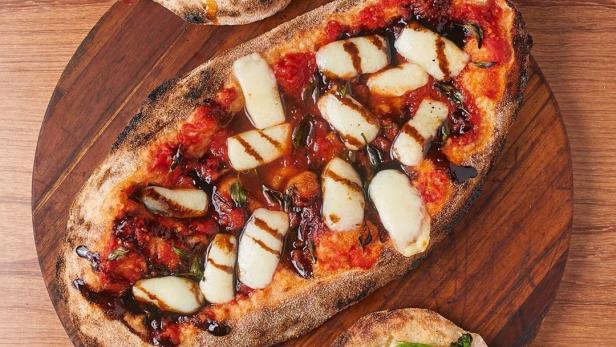 Fluffiger Genuss-Trend: Jetzt wird Pinsa statt Pizza gegessen