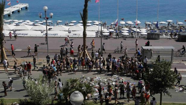 Trauer auf der Promenade des Anglais