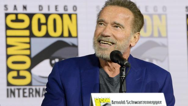 Fan schnitzt Schwarzenegger eine Terminator-Pfeife - er will sie kaufen