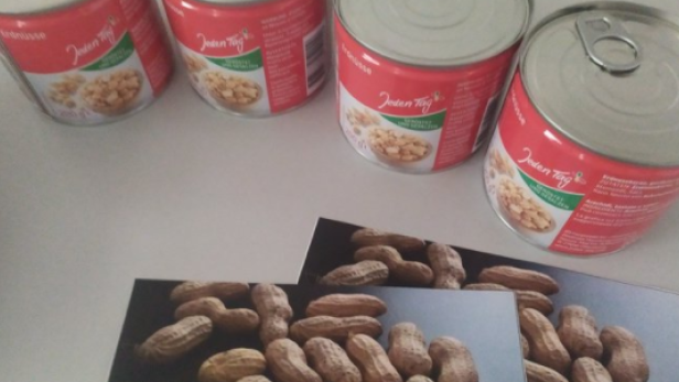 Gesundheitspersonal erhält als Dankeschön für Arbeit während Corona Erdnüsse
