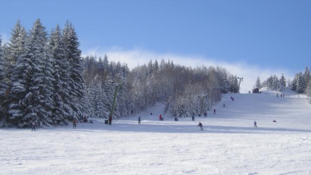 Wenigzell, Steiermark. Familienpaket: 61,70 Euro. Die flachen Pisten im Skigebiet Wenigzell eignen sich vor allem für Kinder und weniger geübte Skifahrer und Snowboarder.