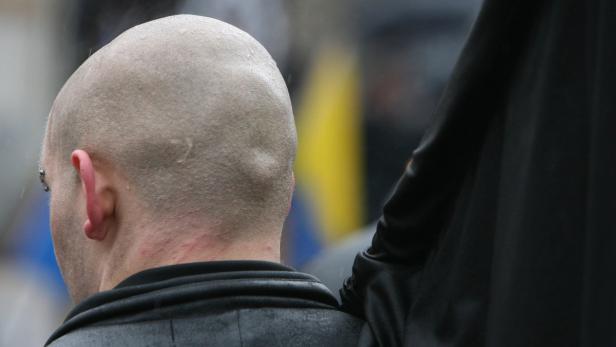 Neonazi Wie viele Täter womöglich untergetaucht sind, bleibt unklar.