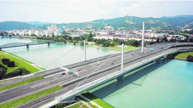 Ab 2017 werden die beiden Entlastungsbrücken mit den zusätzlichen Fahrspuren über die Donau errichtet