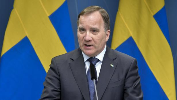 Trotz Corona-Warnungen: Schwedens Regierungschef im Einkaufszentrum