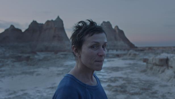 Die zweifache Oscarpreisträgerin Frances McDormand reist in ihrem Wohnwagen durch den Westen Amerikas: „Nomadland“