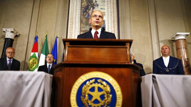 Italian Prime Minister-designate and deputy leader of the centre-left Democratic Party (PD) Enrico Letta speaks to reporters at the Quirinale Palace in Rome, April 27, 2013. Letta confirmed on Saturday that he could form a government that will include one of former prime minister Silvio Berlusconi closest allies as deputy prime minister. REUTERS/Alessandro Bianchi (ITALY - Tags: POLITICS ELECTIONS TPX IMAGES OF THE DAY)