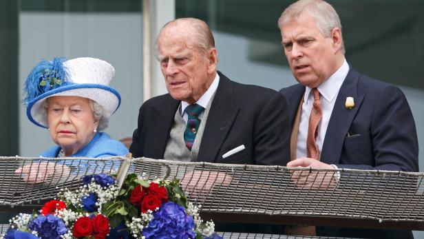 Prinz Andrew: Wird er nun gänzlich von seinem Vater Prinz Philip verstoßen?