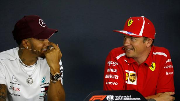 Formel 1: Räikkönen lästert über Hamiltons Outfit