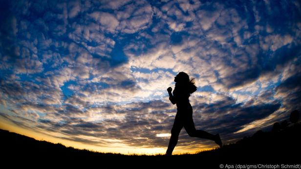 Im Herbst und Winter joggen viele in der Dunkelheit oder bei Dämmerlicht