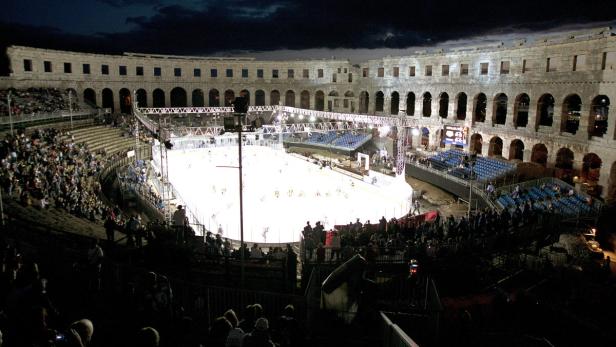 epa03400167 General view of the Roman amphitheater in Pula, Croatia, 16 September 2012, during the Ebel League ice hockey match between Medvescak Zagreb and the Vienna Capitals. Croatian club Medvescak organized the three-day long Arena Ice Fever Pula 2012 event at the Pula amphitheater, which is among the six largest surviving Roman arenas in the world. EPA/ANTONIO BAT