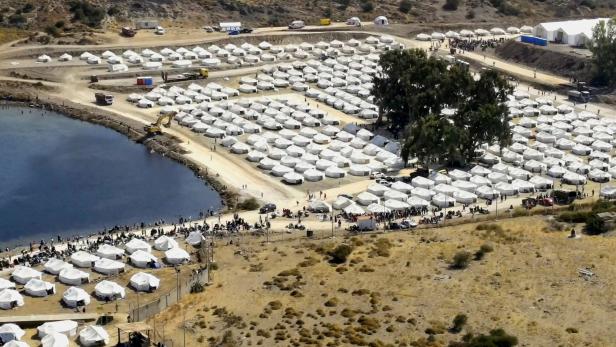 Displaced migrants and refugees move into new Kara Tepe camp