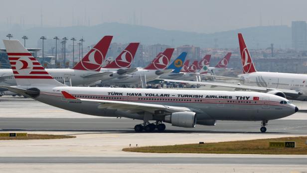 Maschinen der Turkish Airlines.