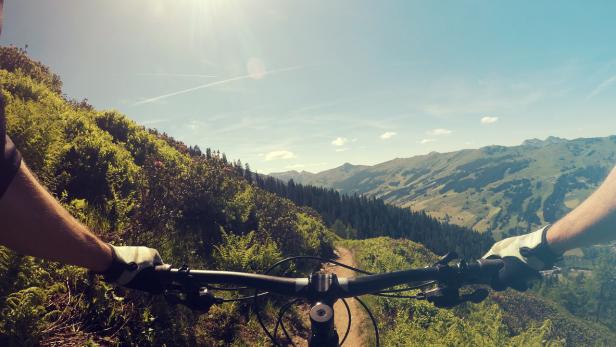 Von Bergriesen bis zu heißen Quellen: Unterwegs auf dem Murradweg