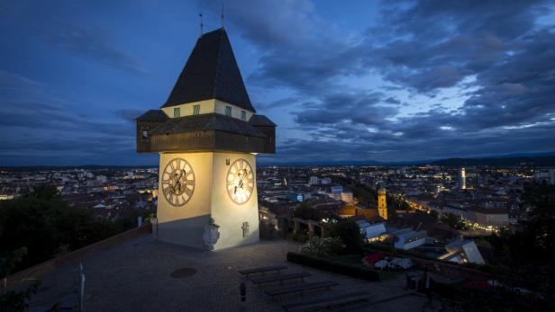 Der Uhrturm, das Wahrzeichen der Stadt Graz.