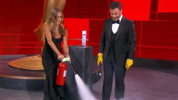 Emmys: Aniston und Kimmel sorgen mit schräger Sicherheitsmaßnahme für Gelächter