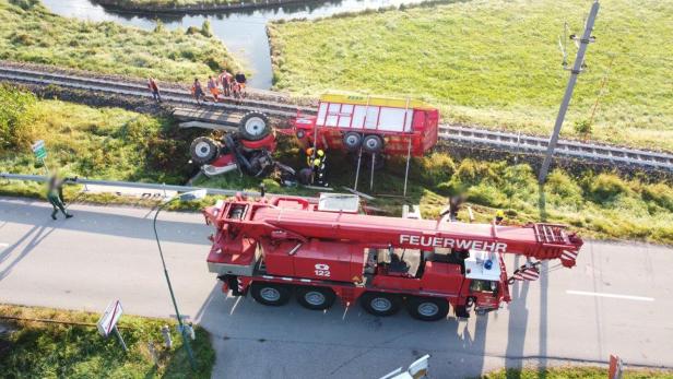 Traktor-Gespann stürzte auf Gleise der Mariazellerbahn