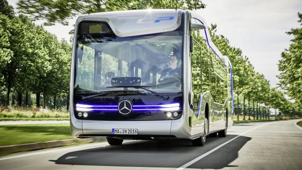 Das bringt die Zukunft: Selbstfahrende Busse von Daimler.