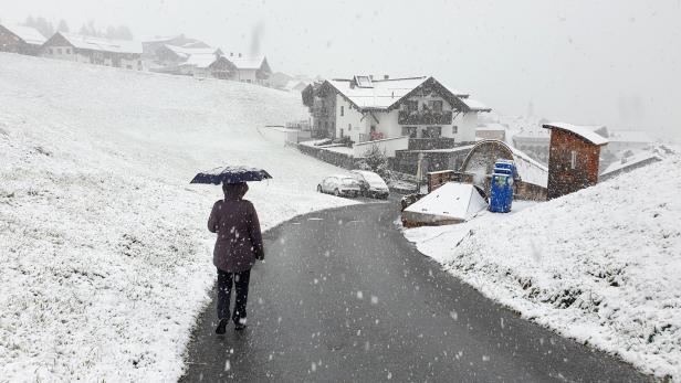 Wintereinbruch in Österreich: Kettenpflicht und Straßensperren