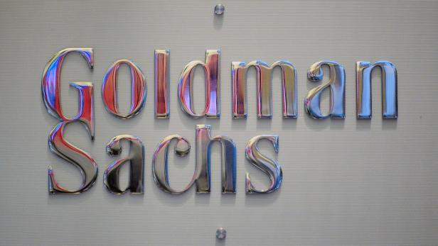 Das Logo von Goldman Sachs an einer Wand.