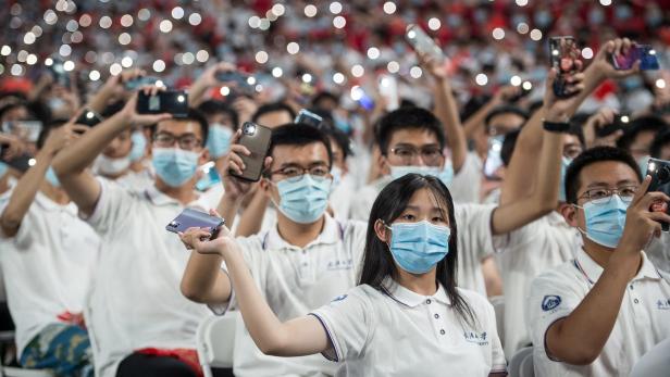 Studenten in China: Im Ursprungsland der Pandemie ist das Virus angeblich besiegt