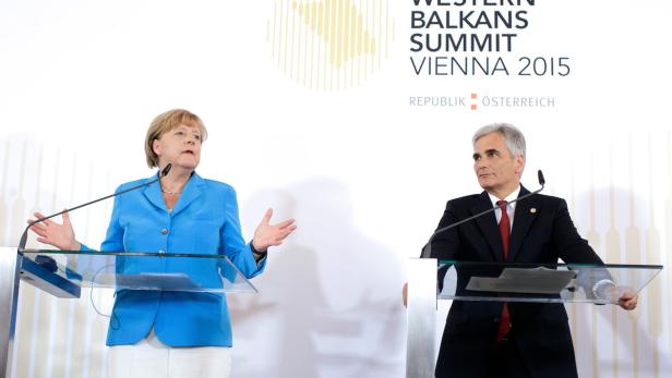 Merkel und Faymann erschüttert auf der Westbalkan-Konferenz.