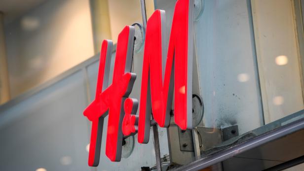 H&M schließt weltweit 250 Filialen