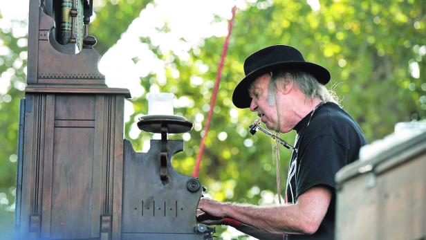 „Lasst unsere Farmer anpflanzen, was sie wollen“: Neil Young heult gegen den Saatgut-Konzern Monsanto und andere Böslinge an.