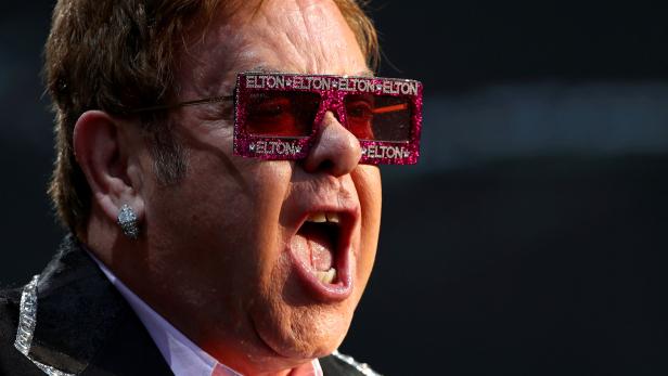 Auf Capri ohne Mundschutz unterwegs: Elton John angezeigt