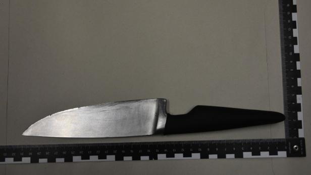 Raub auf offener Straße: 22-Jähriger in Wien-Meidling mit Messer bedroht