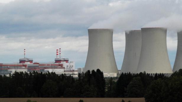 Derzeit sind im Atomkraftwerk Temelin zwei Reaktorblöcke (Gebäude links im Bild) in Betrieb, eine rechtliche Hürde für den Bau zweier weiterer ist diese Woche gefallen.