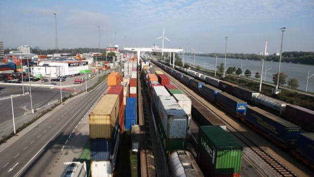 Am Hafen Wien wurden heuer mehr Container umgeschlagen – die Marke von 400.000 wird erreicht werden