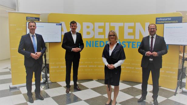 v.l. Martin Puchegger, Christian Macho und Evelyn Artner mit ÖVP-Landesgeschäftsführer Bernhard Ebner