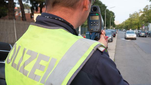 Slowene raste mit 230 km/h auf Südautobahn: Führerschein weg