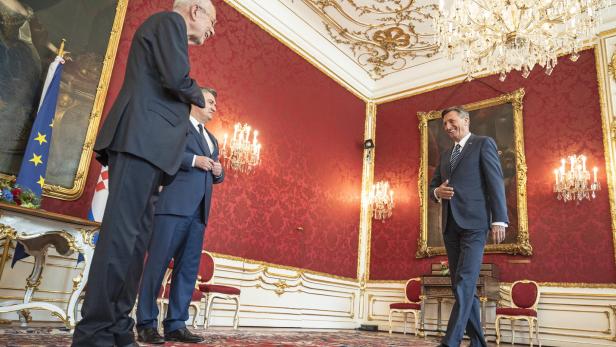 Bundespräsident Alexander Van der Bellen mit seinem slowenischen Amtskollegen Borut Pahor (r.) bei einem Treffen in der Hofburg im Juli d. J., an dem auch der kroatische Staatspräsident Zoran Milanovic (M.) teilnahm.