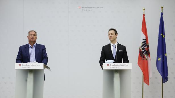 Ruck (li.), Obmann des ÖVP-Wirtschaftsbundes, kann seine Abneigung gegen Blümel nur schlecht verhehlen