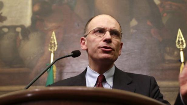 Deputy leader of Italy&#039;s centre-left Democratic Party (PD) Enrico Letta talks during a news conference at Montecitorio palace in Rome April 25, 2013. Letta began tricky negotiations on Thursday to form Italy&#039;s new government and end a nearly two-month-old stalemate in the euro zone&#039;s third-largest economy. REUTERS/Max Rossi (ITALY - Tags: POLITICS)