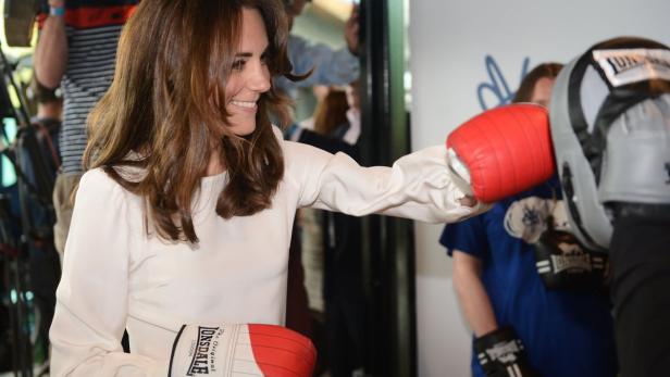 Kate, William und Prinz Harry testeten ihre Boxkünste in einem Londoner Sportcenter zum Launch des Charity Programms &quot;Heads Together&quot; und gaben sich dabei äußerst motiviert.