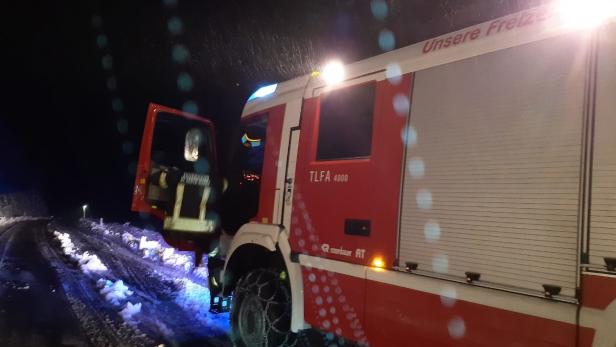 Erste Schneeeinsätze für Feuerwehren in Niederösterreich