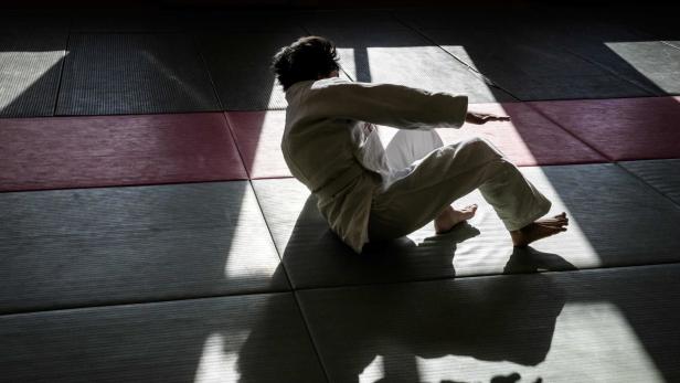 Gewalt in der Judo-Halle - Kinder essen Eis und werden bestraft