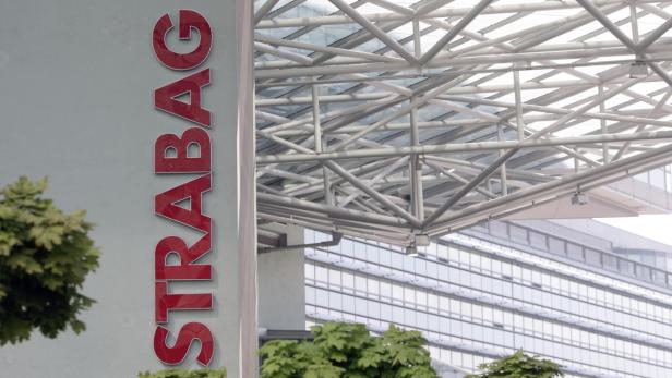 The logo of Austrian builder Strabag is pictured on its headquarter&#039;s building in Vienna April 30, 2010. German and Polish orders helped Strabag meet forecasts for 2009 net profit on Friday and the Austrian group reiterated its outlook and said it would pay a dividend. REUTERS/Heinz-Peter Bader (AUSTRIA - Tags: BUSINESS CONSTRUCTION)