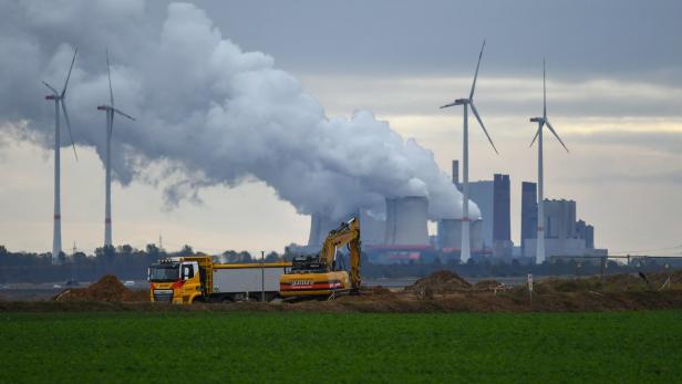 Fossile Energien sollen laut der IEA an Bedeutung verlieren. Die Hoffnungsträger sind Solar- und Windenergie.