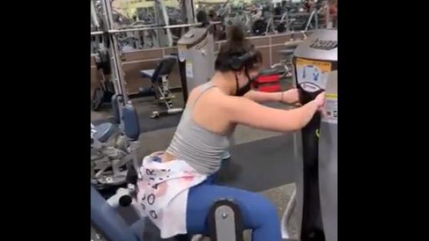 Video: Frau verdeckt Po mit Handtuch - wegen Spanner im Fitnesscenter