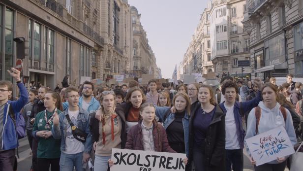 Aus der einsamen Schülerin Greta Thunberg (Mitte), die sich für Klimaschutz engagiert, wird eine globale Jugendbewegung