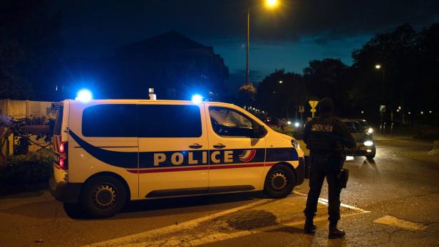 Lehrer nahe Paris enthauptet: Neun Verdächtige in Gewahrsam