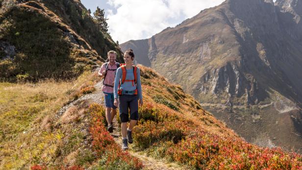 Über dem Wolkenmeer: Wie hoch wandert man im Herbst hinauf?