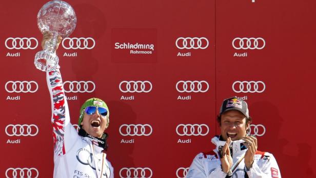 Norway&#039;s Aksel Lund Svindal (R) applauds as Marcel Hirscher of Austria celebrates with his trophy after winning the Alpine skiing men&#039;s overall World Cup at the Alpine skiing World Cup finals in Schladming March 18, 2012. REUTERS/Lisi Niesner (AUSTRIA - Tags: SPORT SKIING)