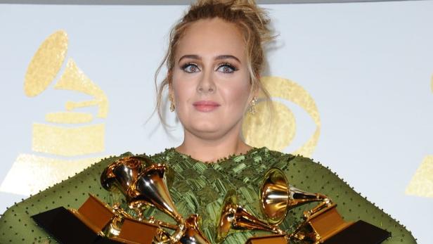 Adele scherzt nach Gewichtsverlust von 45 Kilo: "Konnte nur die Hälfte von mir mitbringen"