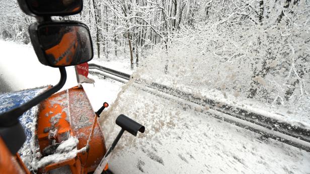 Ein Landesstraßennetz im Ausmaß von 13.600 Kilometer gilt es für den nö. Straßendienst winterfest zu machen und bei Bedarf eis- und schneefrei zu halten