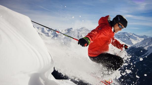 Fahren im Tiefschnee, aber keiner sieht’s: Für viele Urlauber ist das nur der halbe Spaß. Skigebiete nutzen den Drang zur Selbstinszenierung aus.